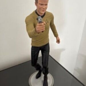 WILLIAM SHATNER STAR TREK AUTO KIRK STATUE FIGURINE